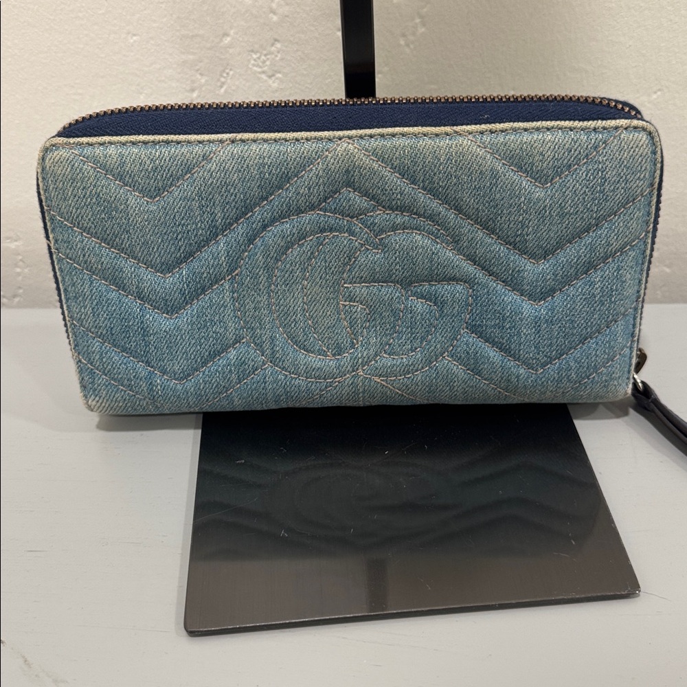 Gucci Light Blue Denim Wallet with Gold pearl Logo - Picture 3 of 9